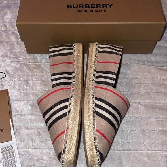 Burberry 100% authentic espadrilles Color is archive beige size 39. Never used. - Picture 7 of 12